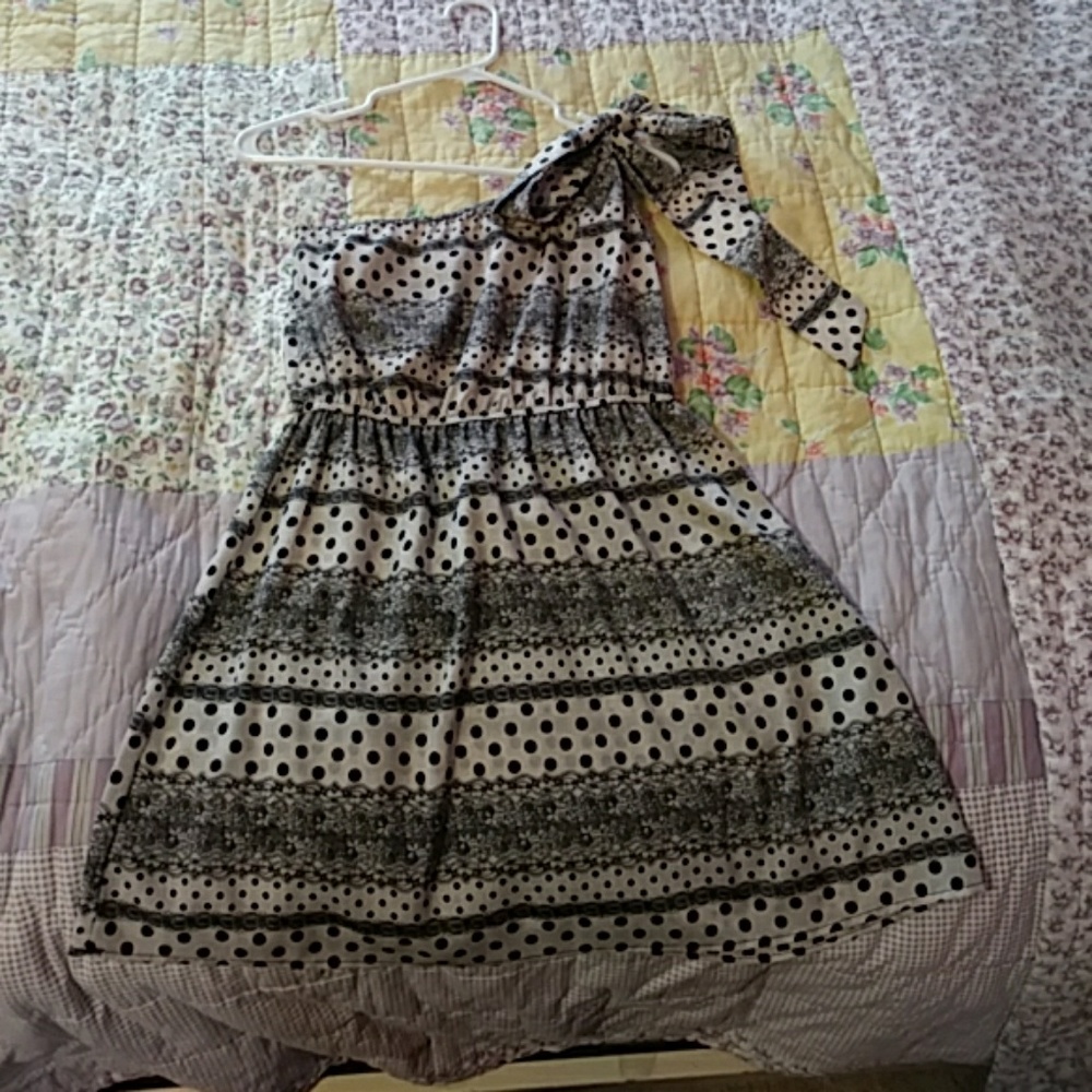 One shoulder black and creme dress